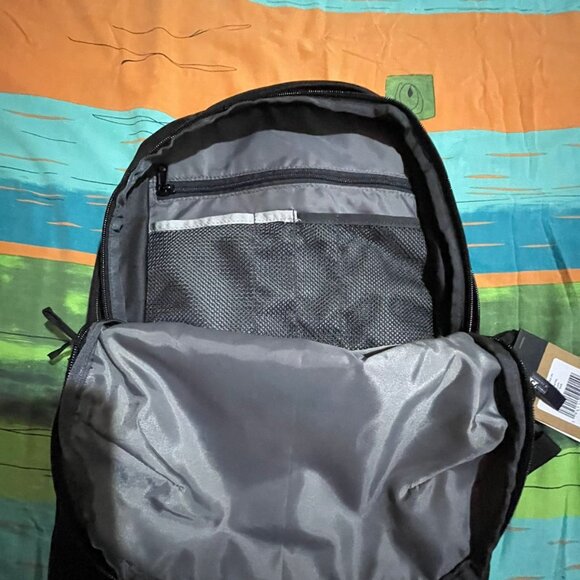 The North Face Jester 28L  backpack - Picture 3 of 6